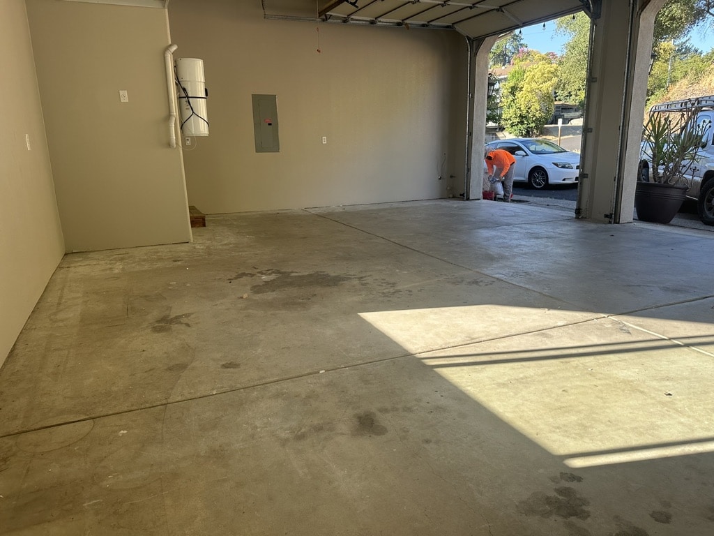 Before Image Of Garage Floor Without Epoxy